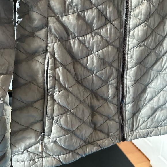 The North Face ThermoBall Womens Jacket Grey Medium Used Great Condition M - Picture 3 of 9